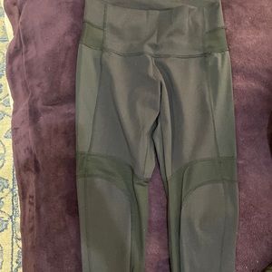 Lululemon size 8 wunder under train